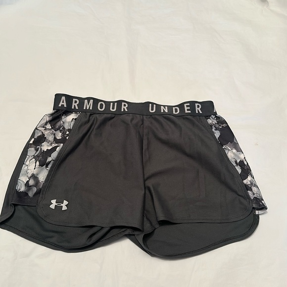Under Armour Pants - Under Armour Women’s Athletic Shorts Size Medium
